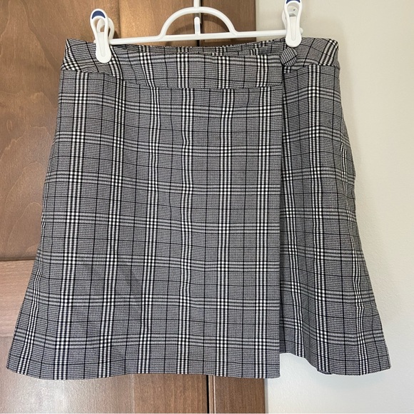 A New Day Women's Plaid Menswear Wrap Miniskirt Size 12 Black White - Picture 4 of 8